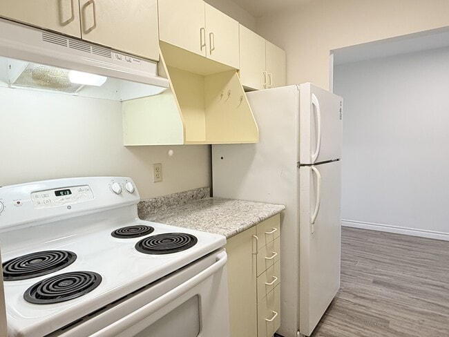 Building Photo - 2940 Elsmere Ave