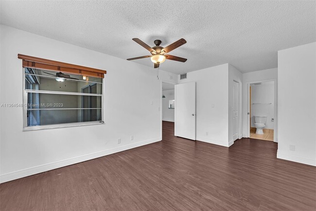 Building Photo - 1251 SW 125th Ave