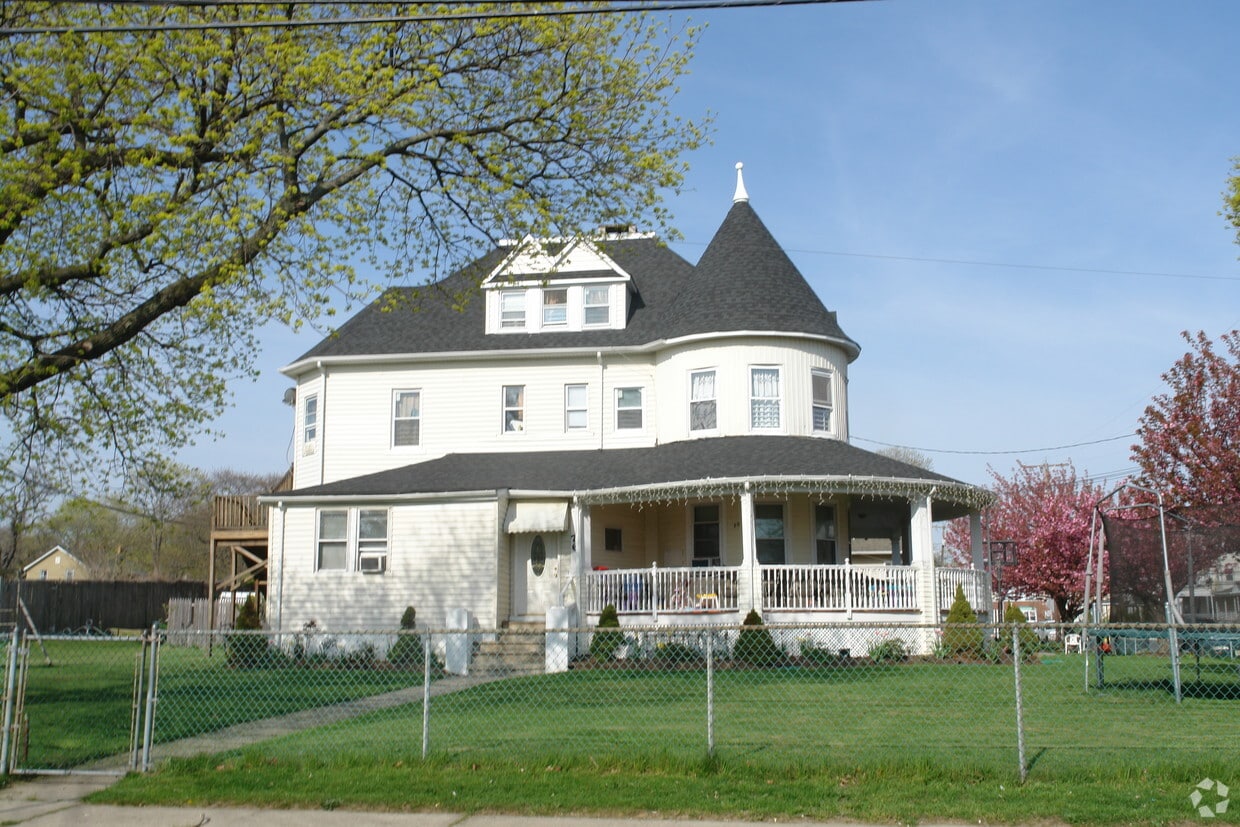 Primary Photo - 76 2nd Ave