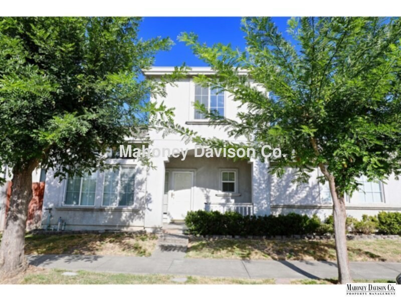 Primary Photo - 1441 Woodside Cir