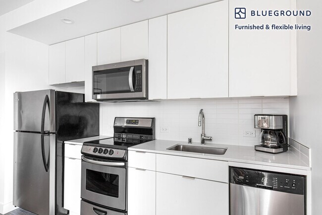 Building Photo - 120 10th Ave E