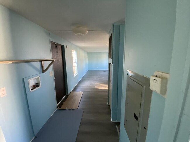 Building Photo - 700 Saddle Club Dr