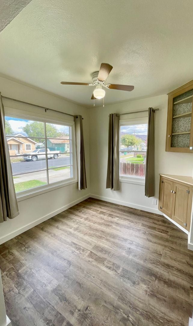 Building Photo - Freshly renovated 2bdrm, 1 bath house with...