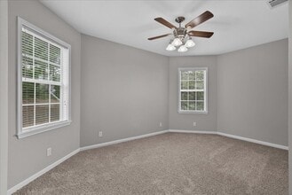Building Photo - 401 Paradise Dr