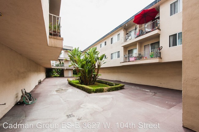 Foto del edificio - 3627 W 104th St