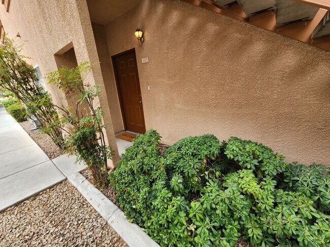 Foto del edificio - 1050 E Cactus Ave