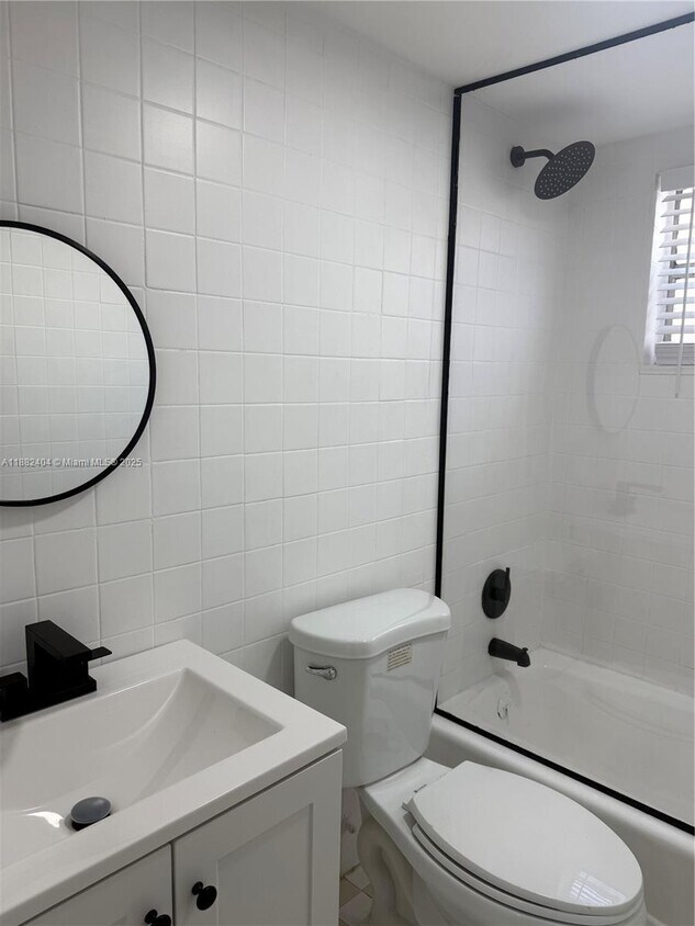 Foto principal - 8295 NE Miami Ct