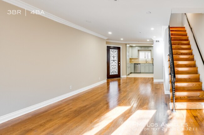 Foto del edificio - 3401 Barham Blvd