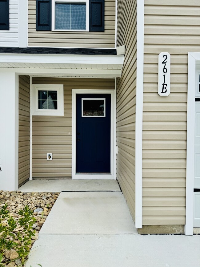 Building Photo - 261 Christiana Ln