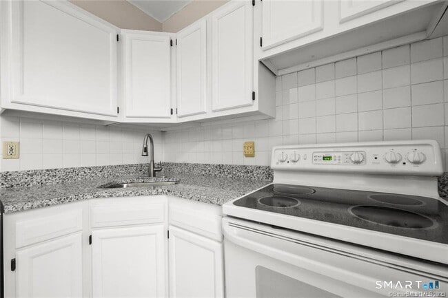 Building Photo - 49 Atwater Ave