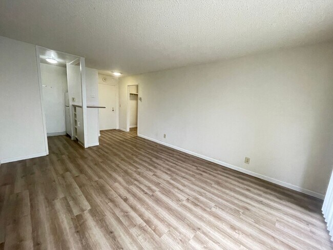 Foto del edificio - $500 Move-In Special!!! 1 Bed 1 Bath for Rent at the Watergate Apartments in Emeryville!
