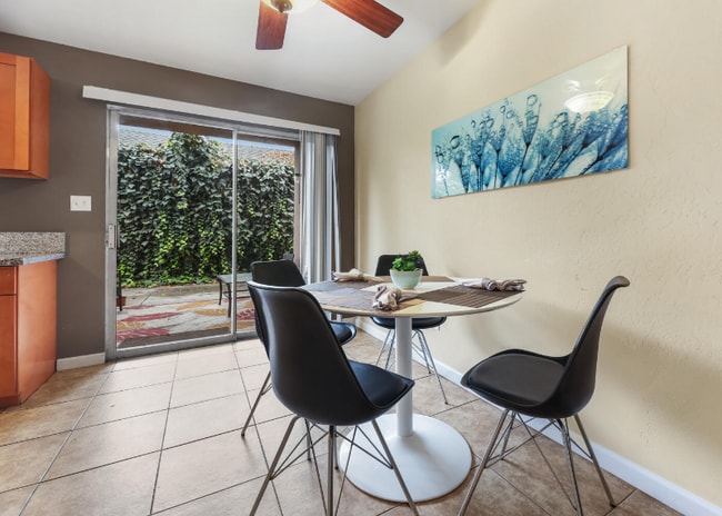 Foto del edificio - 718 N Floral St