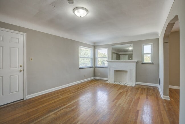 Building Photo - 1286 Quebec Rd