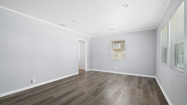Foto del edificio - 7913 Milton Ave
