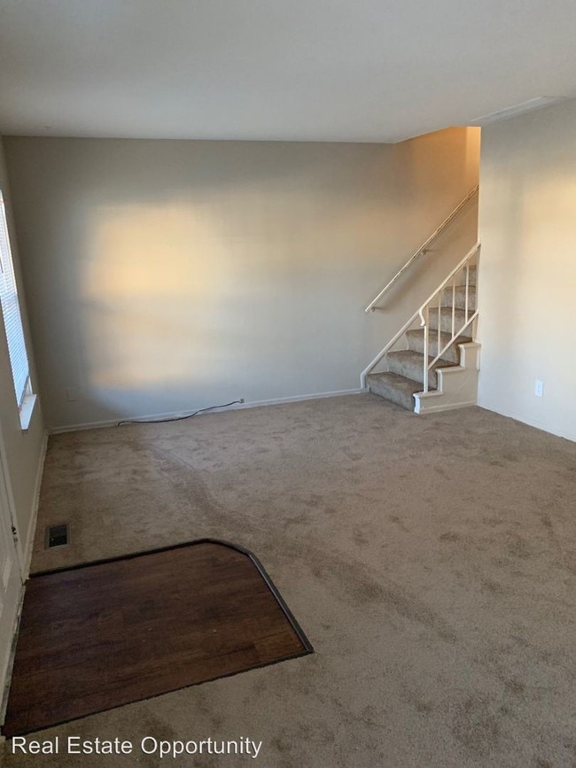 Building Photo - 469 S 30th St