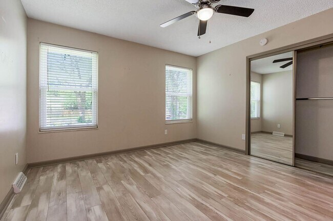 Foto del edificio - Spacious Independence home near Glendale Park | Updated kitchen & hardwood floors