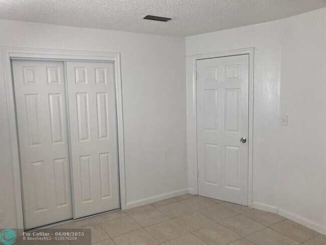 Building Photo - 3600 Riverside Dr