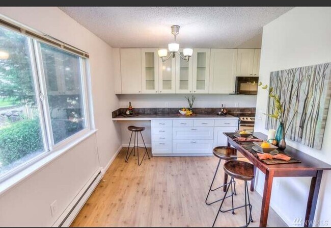 Dining room that leads to kitchen - 6012 N 15th St