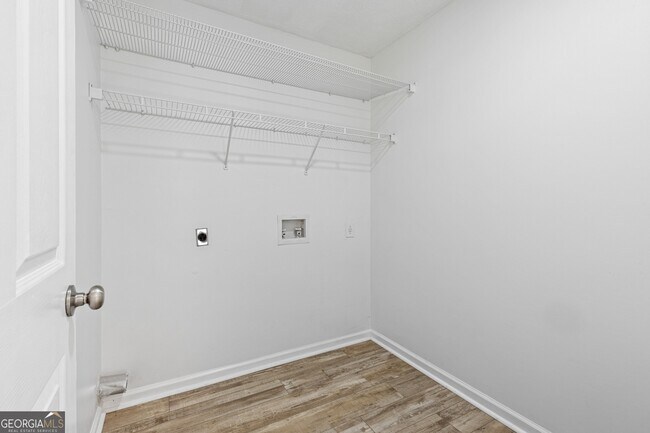 Foto del edificio - 484 Creek Crossing Ct