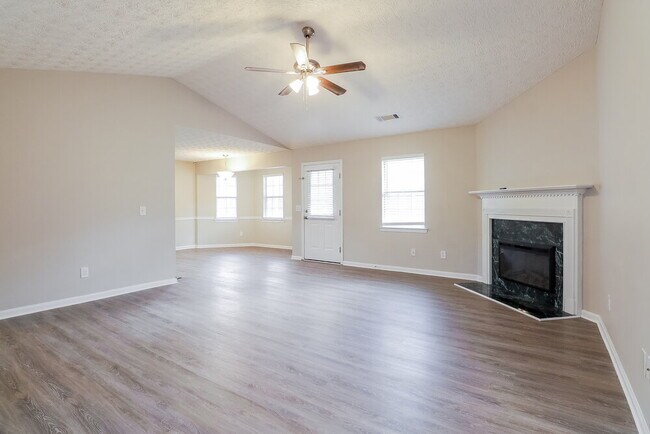 Foto del edificio - 90 Dylans Ct