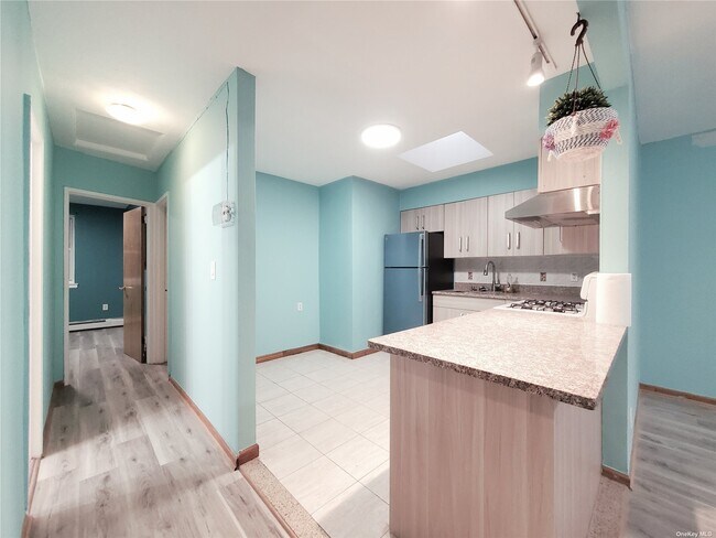 Foto del edificio - 2274 E 14th St