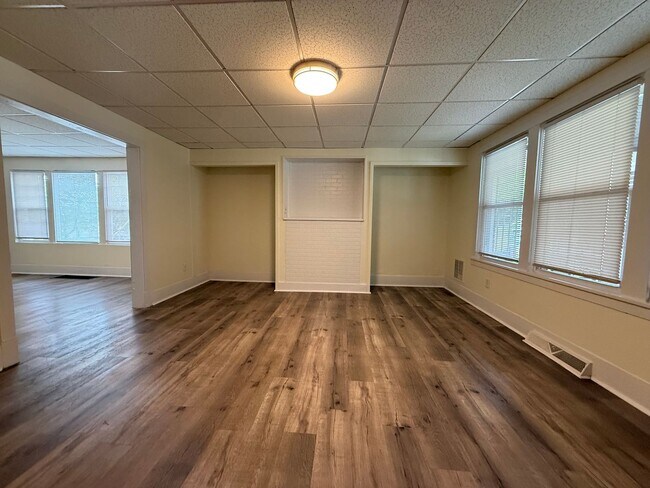 Foto del edificio - Updated 1-BR Apartment Now Available in Munhall/Homestead!