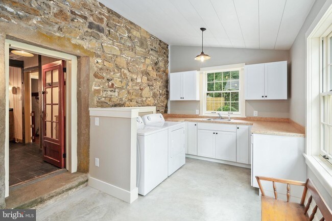 Building Photo - 2682 Aquetong Rd