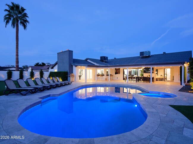 Foto del edificio - 15218 N 61st St