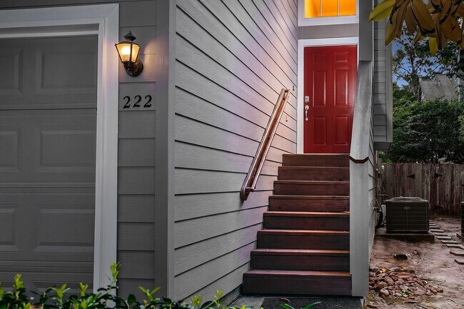 Foto del edificio - 222 Blushwood Pl