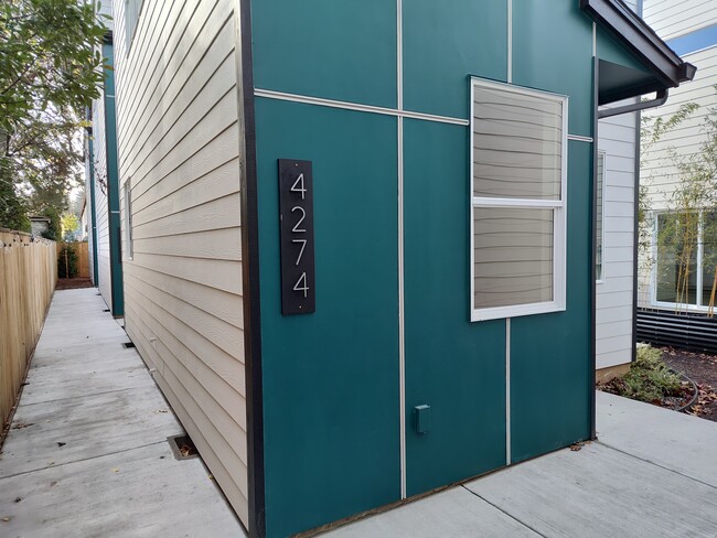 Foto del edificio - 4274 NE Going St