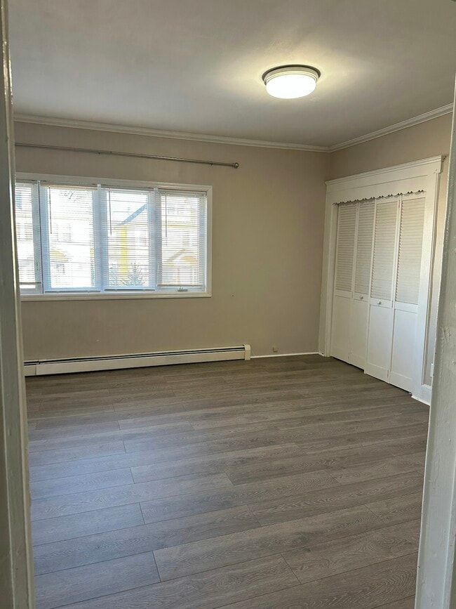 Building Photo - 828 Pennington St