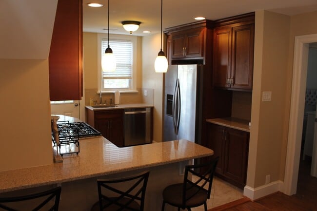 Building Photo - 109 N Granville Ave