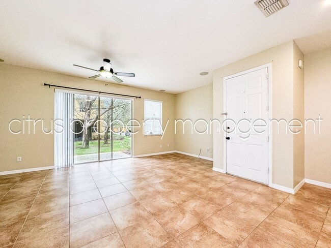 Foto del edificio - Impeccable Clayton Crossing 3/2.5 Townhome...