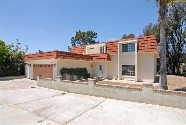 Building Photo - 2041 Valley Rd