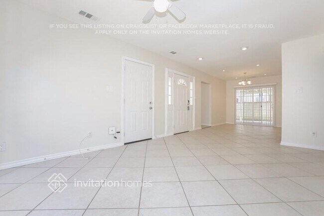 Building Photo - 17552 Cantara St
