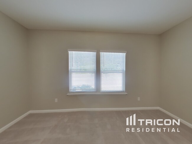 Foto del edificio - 6471 Longleaf Branch Dr