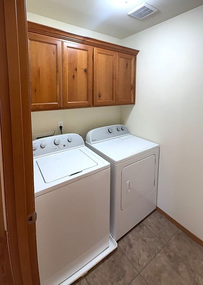 Foto del edificio - 2 bed 2 bath Duplex in Monmouth