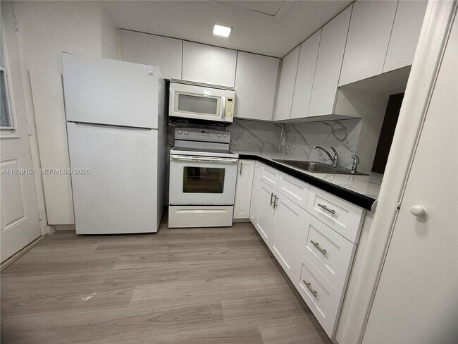 Foto del edificio - 2790 NE 201st Terrace