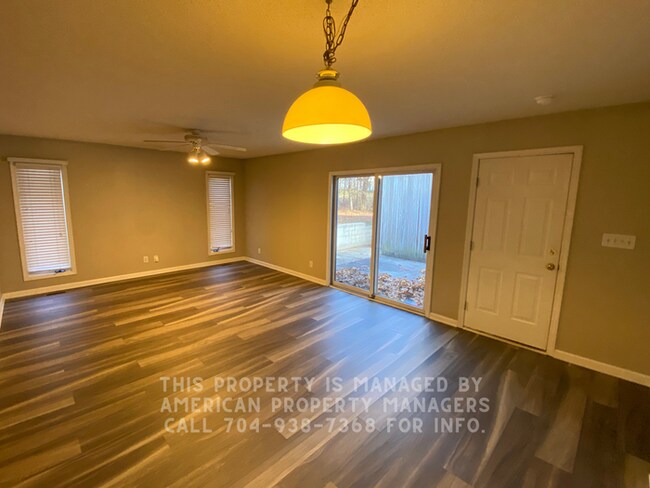 Foto del edificio - 152 Purple Finch Ln