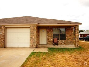 Building Photo - 202 Janelle Dr