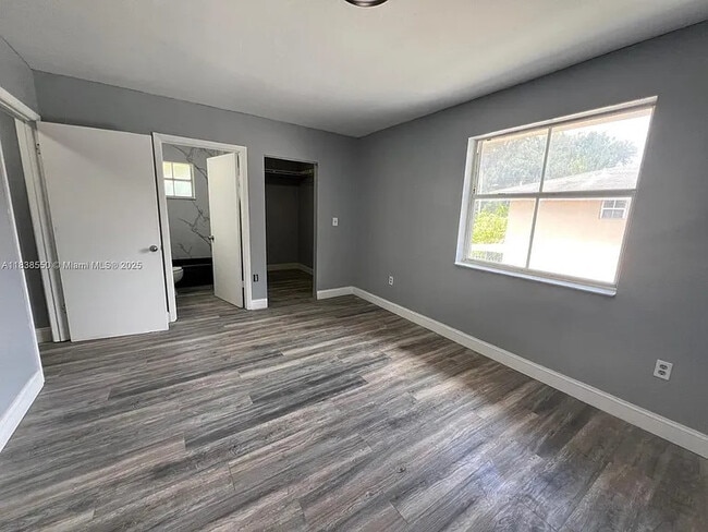 Foto del edificio - 451 NE 136th St