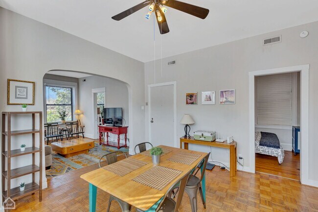 Foto del edificio - 3811 N Southport Ave