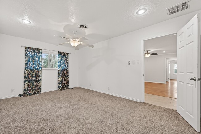 Building Photo - 3003 Topham Cir