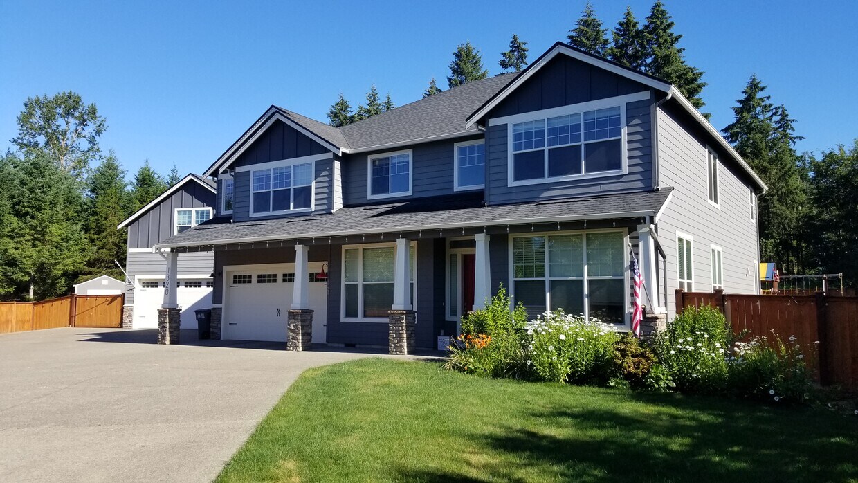 Expansive Lake Tapps 4 bedroom/3 bathroom House for Rent in Bonney Lake, WA