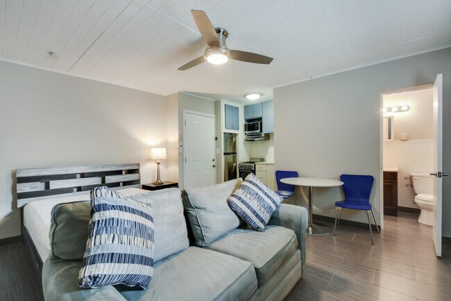 Building Photo - 3021 N Ocean Dr