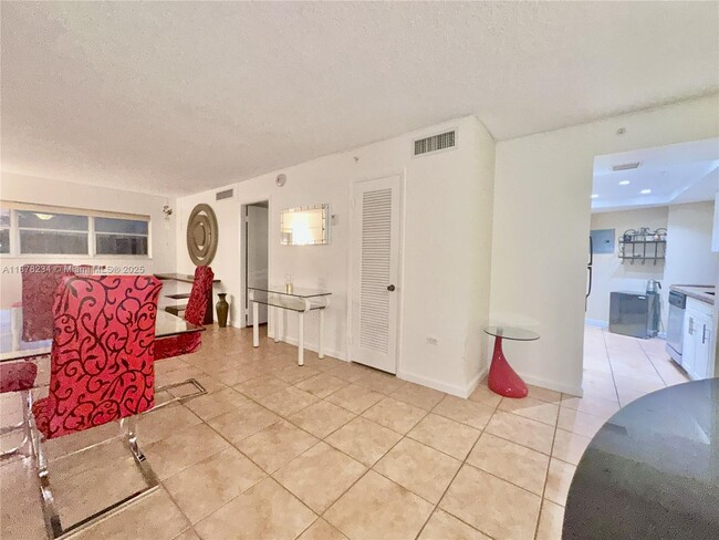 Foto del edificio - 1881 Washington Ave