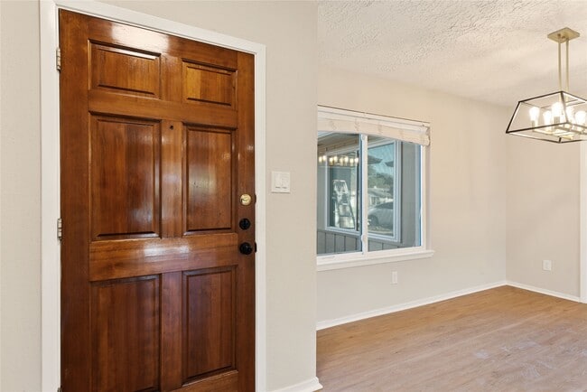 Building Photo - 14115 Bella Dr