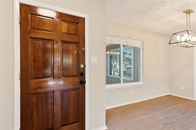 Foto del edificio - 14115 Bella Dr