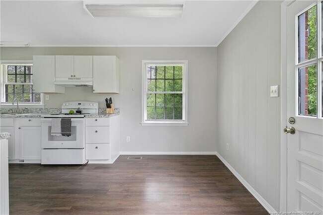 Building Photo - 4211 S Dowfield Dr
