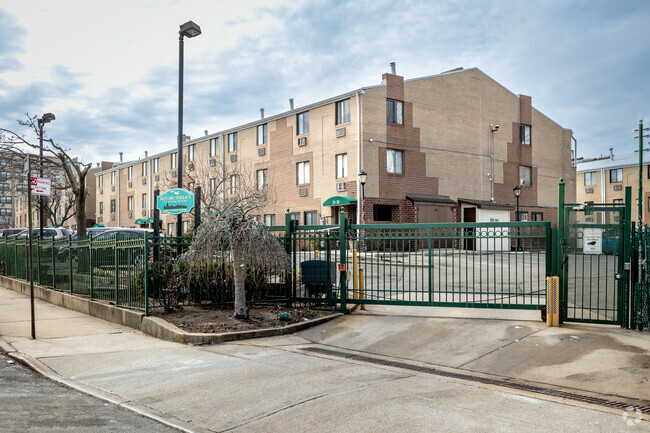 Building Photo - Skyline Terrace